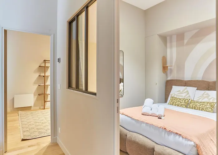 Superb 2 Bedrooms Centrer Of By Prestige Apartment *